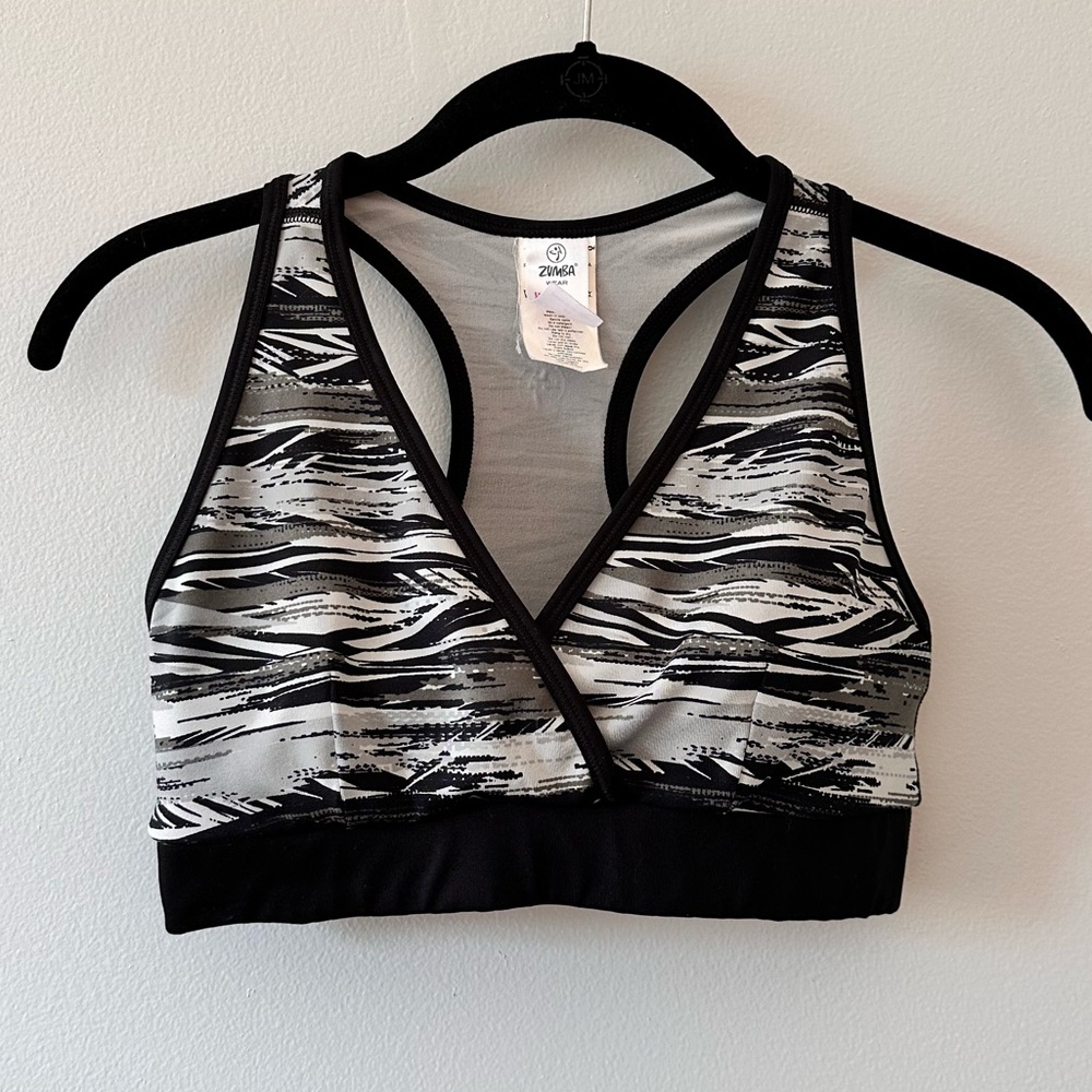 ZUMBA FITNESS | treaded v-neck bra top in black, gray and white